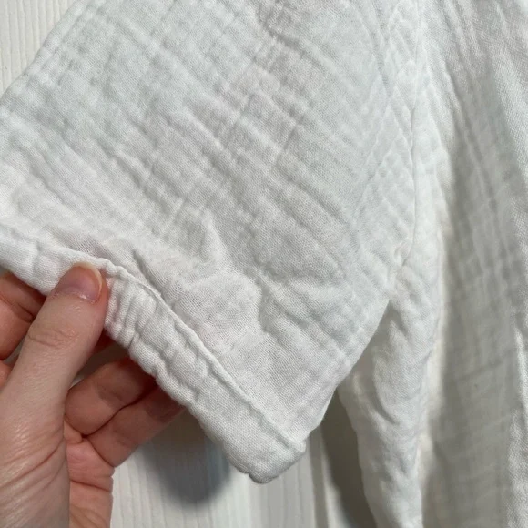 Old Navy Crinkle Gauze Loose Button-Down Shirt - Picture 4 of 8